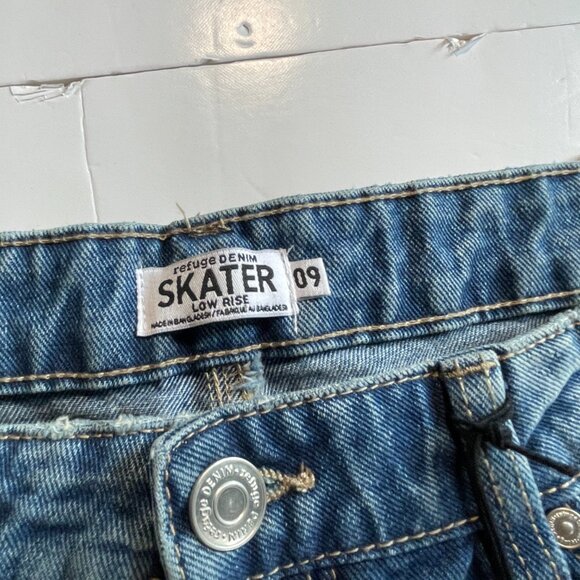 Refuge Blue Straight Leg Jeans Classic Style - Picture 3 of 11